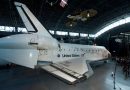 Polémica por el sitio donde exponen la emblemática nave espacial Discovery