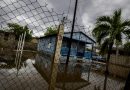 El huracán Erin se debilita pero aún amenaza la costa este de EEUU