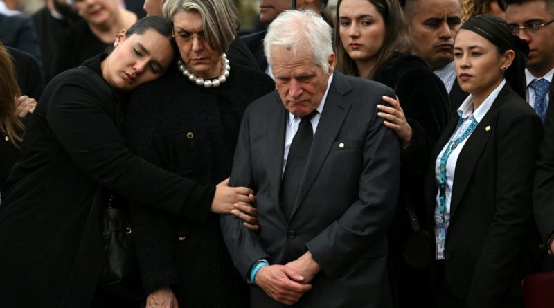 El padre de Miguel Uribe lo reemplazará como precandidato en las elecciones de 2026 en Colombia tras su magnicidio
