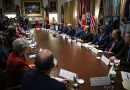 El show debe continuar: así fue la maratónica reunión de gabinete de Trump