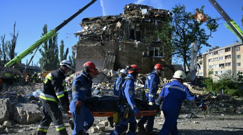 Un ataque masivo ruso deja 21 muertos en Kiev y socava los esfuerzos de paz