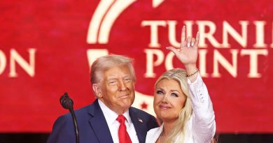 Trump elogia al «gigante» conservador asesinado Charlie Kirk en un gran evento conmemorativo