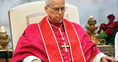 El Papa destituye a un diácono