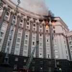 Rusia golpea la sede del gobierno ucraniano en su mayor bombardeo de la guerra Rusia golpea la sede del gobierno ucraniano en su mayor bombardeo de la guerra