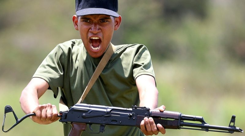 «Los recibiremos con plomo»: milicia en Venezuela se adiestra ante «amenaza» de EEUU