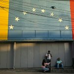 Maduro convoca a venezolanos alistados a los cuarteles para aprender «a disparar»