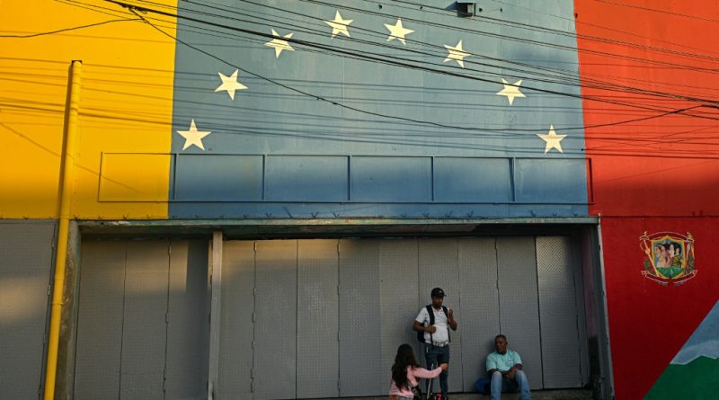 Maduro convoca a venezolanos alistados a los cuarteles para aprender «a disparar»