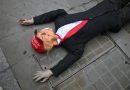 Tras manifestación lanzan muñeco de Trump en Londres