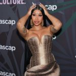 Cardi B anuncia que espera un hijo con el futbolista Stefon Diggs