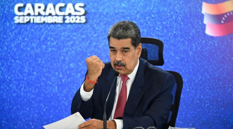 Maduro llevará militares a los barrios para entrenar a la población