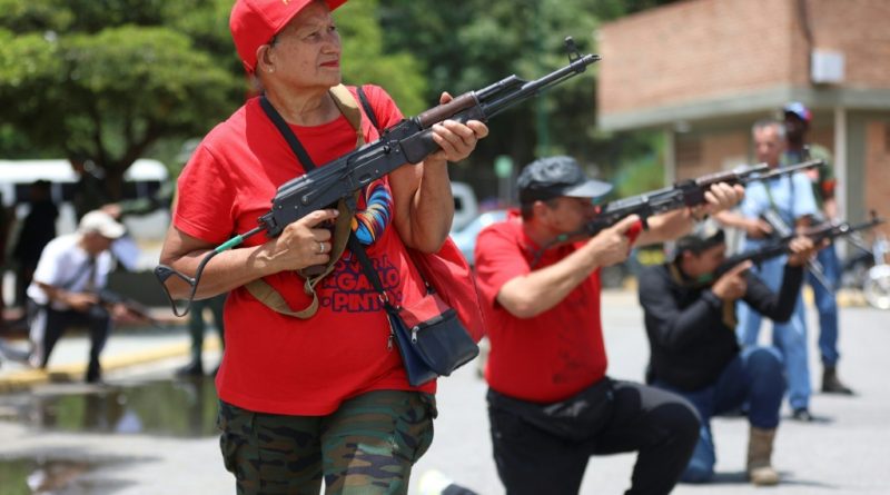 Venezuela entrena militarmente a civiles ante un eventual ataque de EEUU
