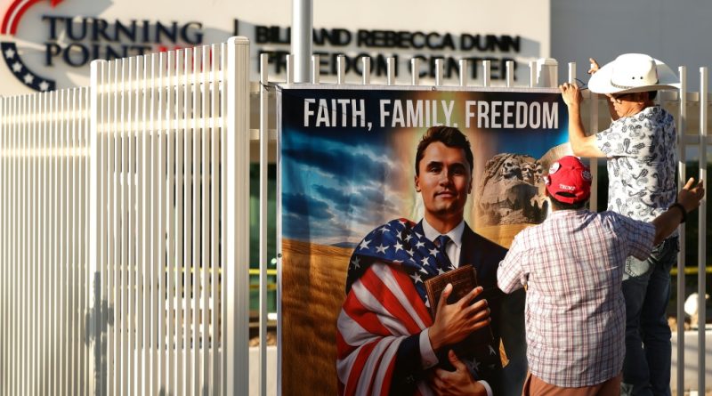 Trump elogia al «gigante» conservador asesinado Charlie Kirk en gran evento conmemorativo