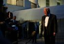 Acusan a un hombre de apuntar con un puntero láser al helicóptero de Trump