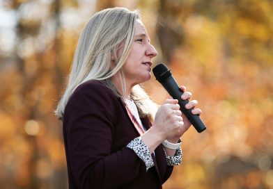 Spanberger anuncia al próximo secretario de salud y recursos humanos de VA Spanberger anuncia al próximo secretario de salud y recursos humanos de VA