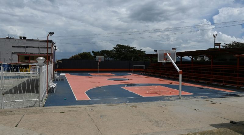 Excarcelan a cuatro cineastas detenidos tras fotografiar la fachada de una cárcel venezolana