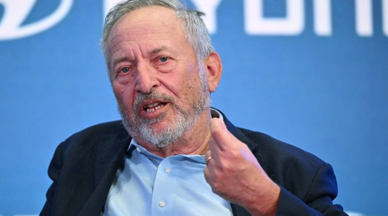 Un exsecretario del Tesoro se «retira» de su vida pública por el caso Epstein