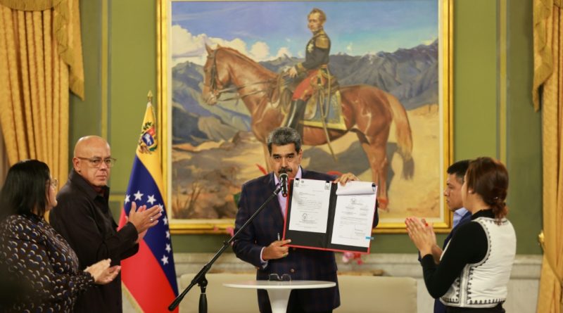 Portaviones, negociación… y John Lennon: claves de la crisis EEUU-Venezuela Portaviones, negociación… y John Lennon: claves de la crisis EEUU-Venezuela