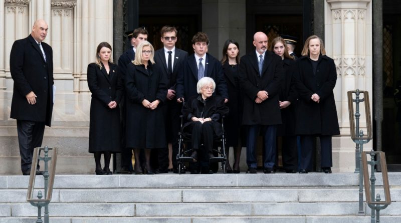 EEUU honra al fallecido ícono conservador Cheney, con Trump fuera de la lista de invitados