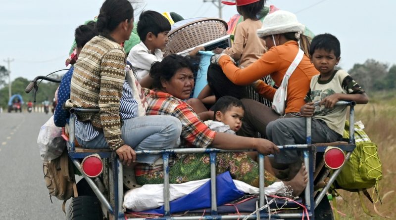 Arrecian combates en la frontera entre Camboya y Tailandia antes de la llamada prevista de Trump Arrecian combates en la frontera entre Camboya y Tailandia antes de la llamada prevista de Trump
