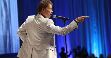 El cantante británico Cliff Richard revela que se sometió a un tratamiento por cáncer de próstata El cantante británico Cliff Richard revela que se sometió a un tratamiento por cáncer de próstata