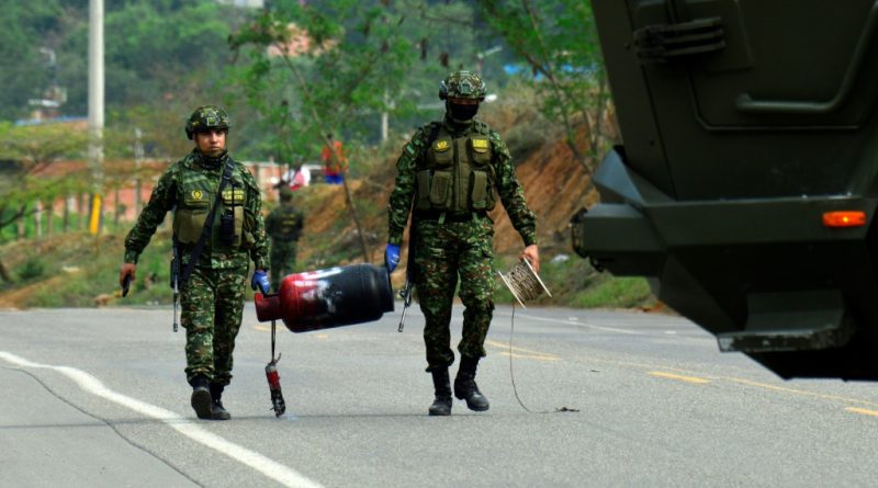Al menos cuatro policías mueren en ataques guerrilleros en Colombia Al menos cuatro policías mueren en ataques guerrilleros en Colombia
