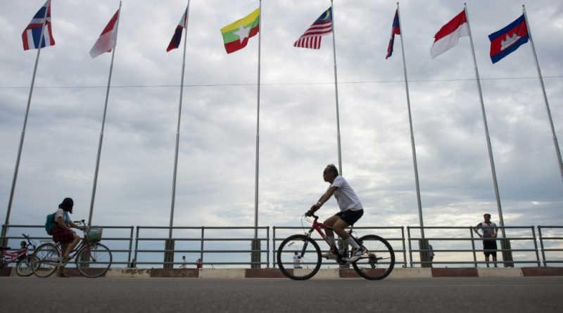 Trump impone la prohibición de viaje a siete países más y a los palestinos Trump impone la prohibición de viaje a siete países más y a los palestinos