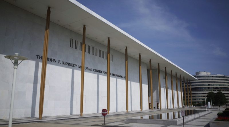 El icónico Kennedy Center en Washington pasará a llamarse «Centro Trump-Kennedy» El icónico Kennedy Center en Washington pasará a llamarse «Centro Trump-Kennedy»