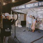 Selfis, oración y memorabilia: conservadores de EEUU recuerdan a Charlie Kirk en «America Fest»