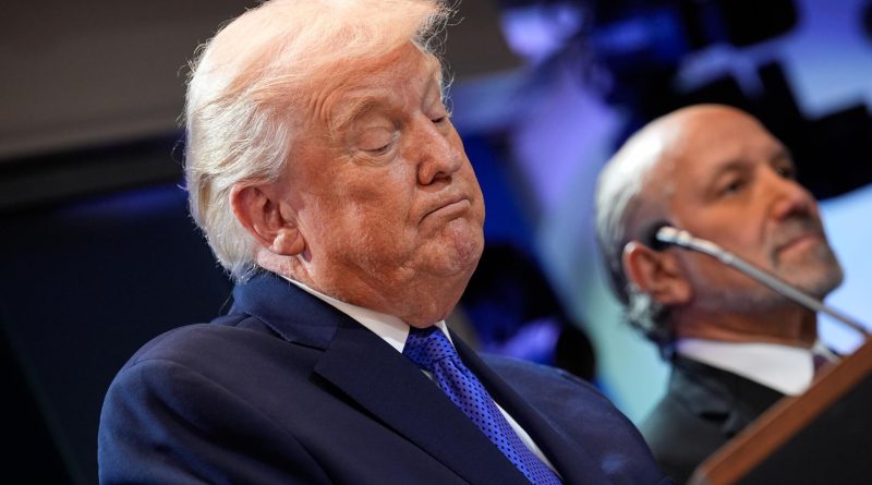 Trump firma orden para imponer nuevo arancel global del 10% tras bloqueo del Supremo