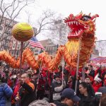 Chinatown de NY da bienvenida al Año del Caballo entre petardos, danza y comunidad