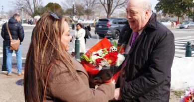 Colombia regala flores por San Valentín en Washington como símbolo de alianza entre países
