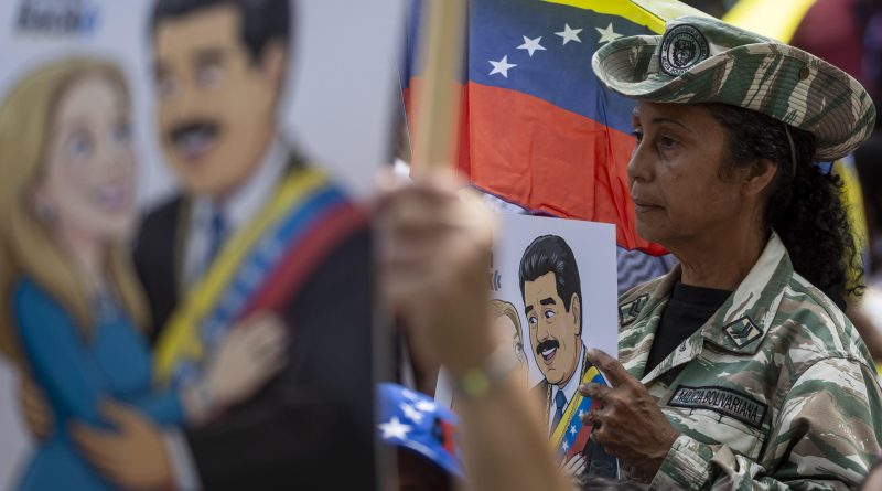 Los chavistas expresan frustración por el avance del caso contra Maduro y Flores